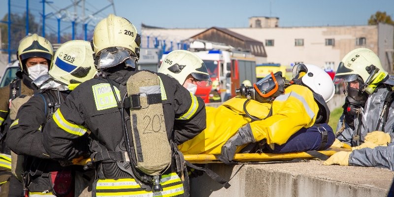 Столичные пожарные и спасатели ликвидировали условное чрезвычайное происшествие в Очаково-Матвеевском