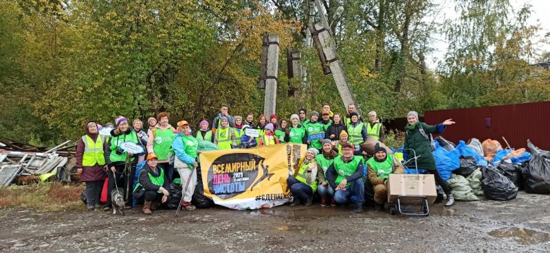 Волонтёры Екатеринбурга очистили берег реки Патрушиха во время Всемирного дня чистоты
