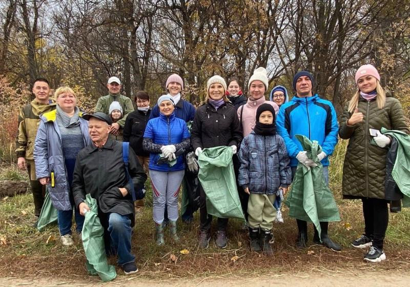 Волонтёры Нижнекамска собрали 40 мешков мусора в рамках экологической акции