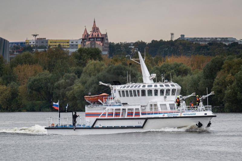Оперативные службы провели учения по ликвидации последствий разлива нефтепродуктов на Москве-реке