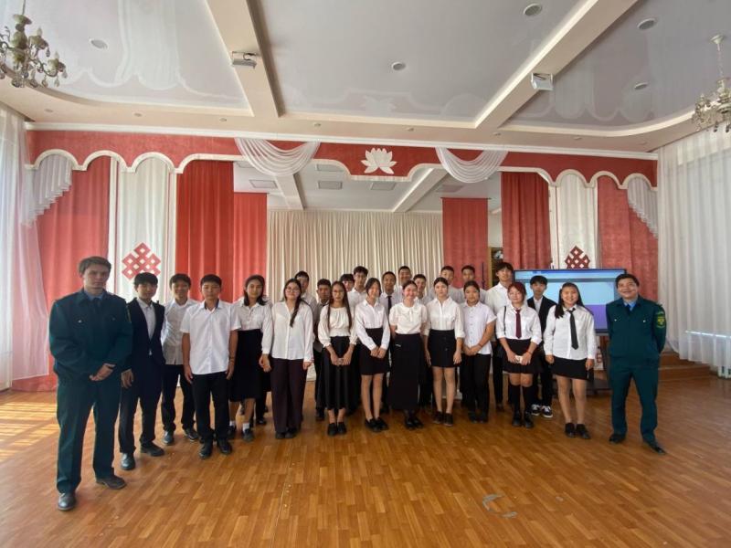 Сотрудники Росприроднадзора провели экологический урок для школьников Калмыкии